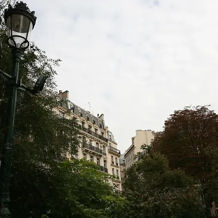 Cozy Parisian 1 Bedroom *