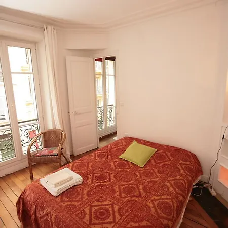 Cozy Parisian 1 Bedroom